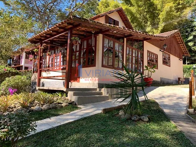 Sítio com 2400m² 9 quartos e 3 banheiros, à venda, no bairro São Pedro da Serra em Nova Friburgo