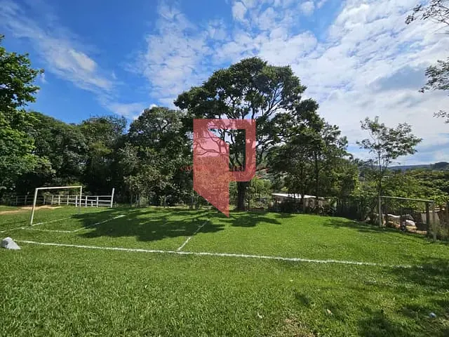 Sítio com 40000m² 4 quartos e 5 banheiros, à venda, no bairro Pinhões em Santa Luzia