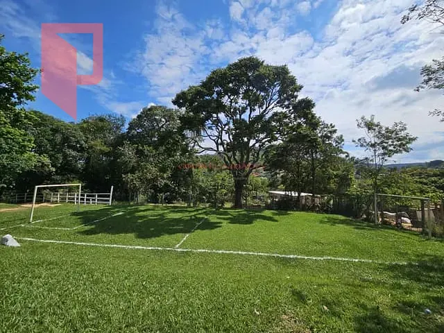 Sítio com 40000m² 4 quartos e 5 banheiros, à venda, no bairro Pinhões em Santa Luzia