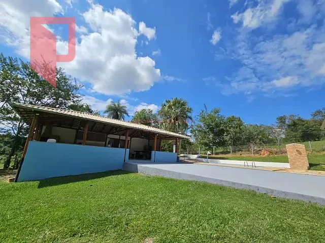 Sítio com 40000m² 4 quartos e 5 banheiros, à venda, no bairro Pinhões em Santa Luzia