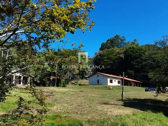 Sítio com 270m² 4 quartos e 2 banheiros, à venda, no bairro Cachoeirinha em Pinhalzinho