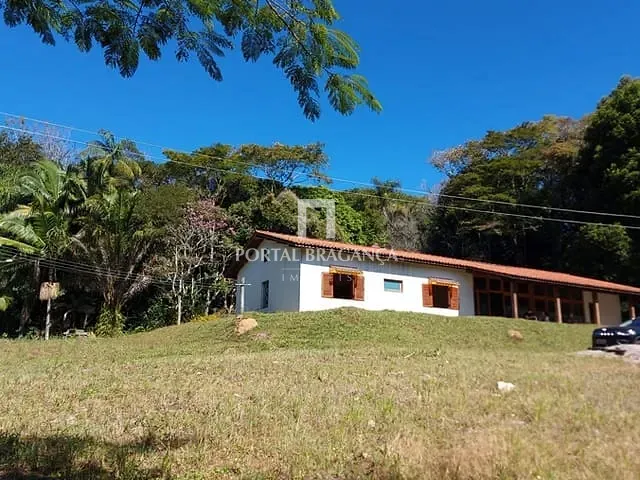 Sítio com 270m² 4 quartos e 2 banheiros, à venda, no bairro Cachoeirinha em Pinhalzinho