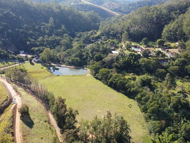 Sítio com 1008000m² 3 quartos e 3 banheiros, à venda, no bairro Pedro do Rio em Petrópolis