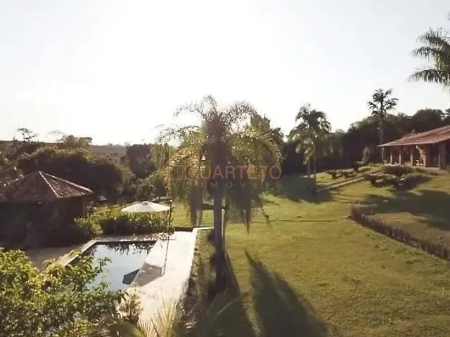 Sítio com 26000m² 5 quartos e 6 banheiros, à venda, no bairro Chacara Santa Terezinha em Araçoiaba da Serra