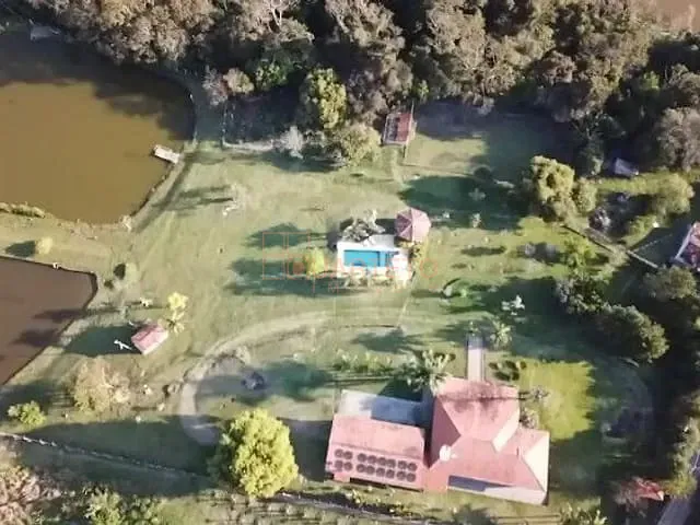 Sítio com 26000m² 5 quartos e 6 banheiros, à venda, no bairro Chacara Santa Terezinha em Araçoiaba da Serra