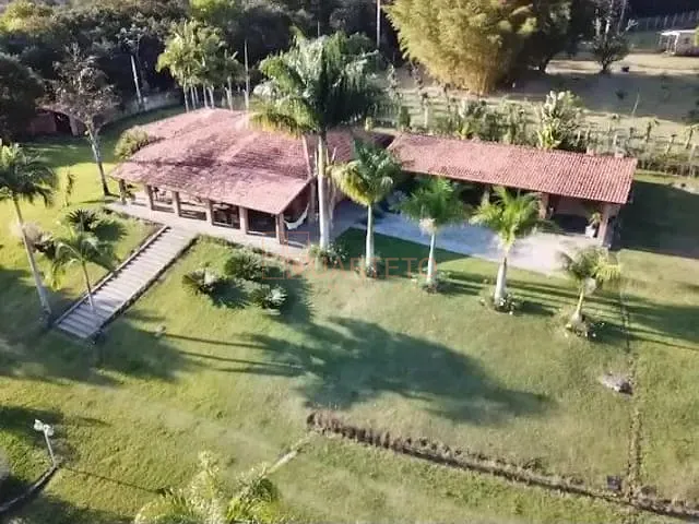 Sítio com 26000m² 5 quartos e 6 banheiros, à venda, no bairro Chacara Santa Terezinha em Araçoiaba da Serra