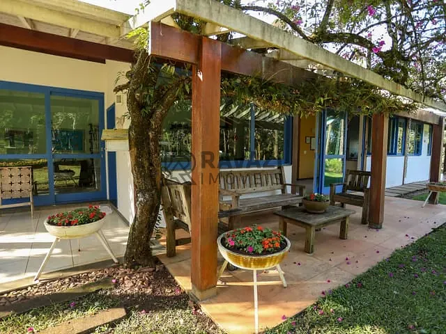 Sítio com 23400m² 4 quartos e 5 banheiros, à venda, no bairro Abadia em Louveira
