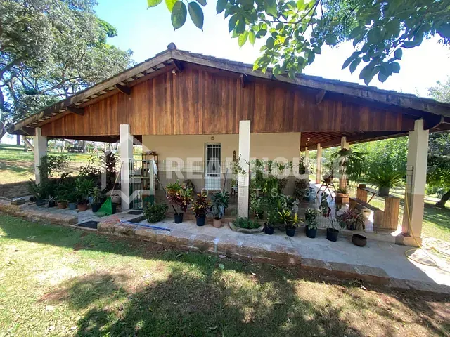 Sítio com 24000m² 5 quartos e 5 banheiros, à venda, no bairro Colina do Castelo em Porto Feliz