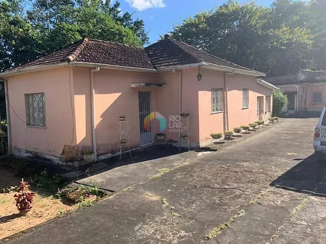 Sítio com 2207m² 4 quartos e 4 banheiros, à venda, no bairro Centro (Rio do Ouro) em Magé