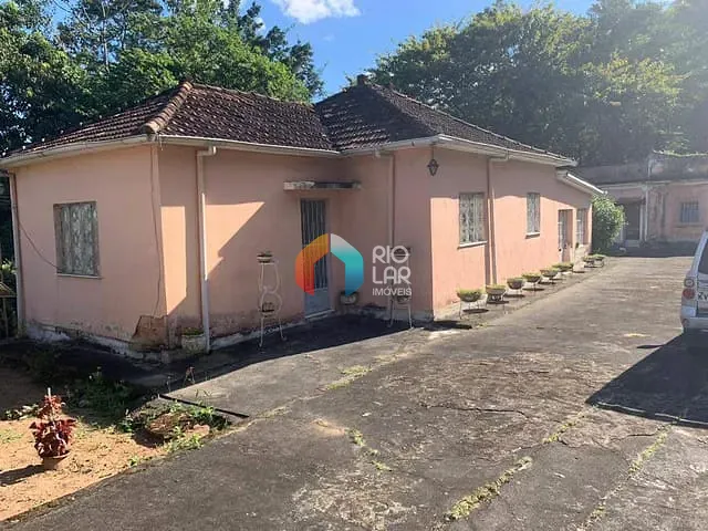 Sítio com 2207m² 4 quartos e 4 banheiros, à venda, no bairro Centro (Rio do Ouro) em Magé