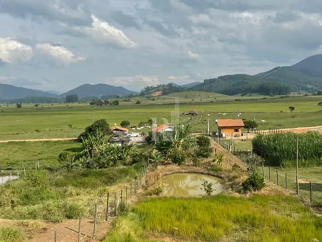 Sítio com 6500m² 2 quartos e 1 banheiro, à venda, no bairro itinga em Tijucas