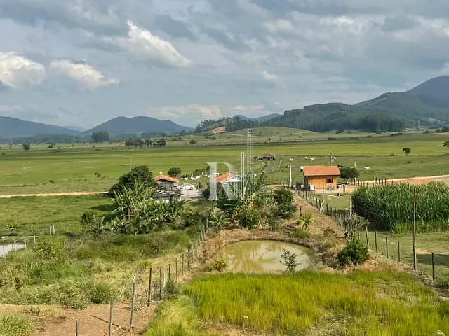Sítio com 6500m² 2 quartos e 1 banheiro, à venda, no bairro itinga  em Tijucas