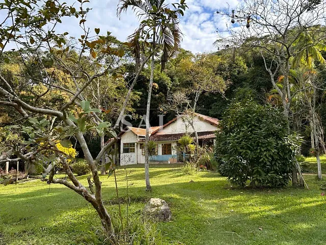 Sítio com 106000m² 4 quartos e 2 banheiros, à venda, no bairro Zona Rural em Argirita