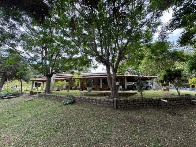 Sítio com 23000m² 9 quartos e 5 banheiros, à venda, no bairro Furnas em Extrema