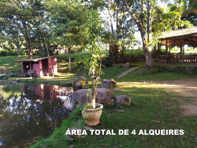 Sítio com 96800m² 2 quartos e 3 banheiros, à venda, no bairro Área Rural de São João da Boa Vista em São João da Boa Vista