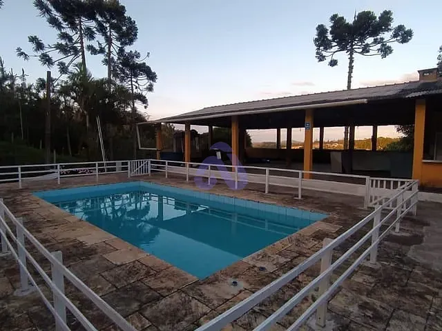 Sítio com 1200m² 4 quartos e 2 banheiros, à venda, no bairro Mogi Bertioga em Mogi das Cruzes