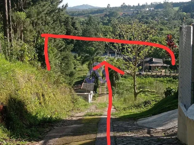 Sítio com 1200m² 4 quartos e 2 banheiros, à venda, no bairro Mogi Bertioga em Mogi das Cruzes