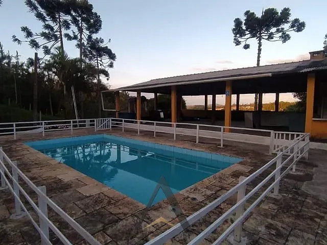 Sítio com 1200m² 4 quartos e 2 banheiros, à venda, no bairro Mogi Bertioga em Mogi das Cruzes