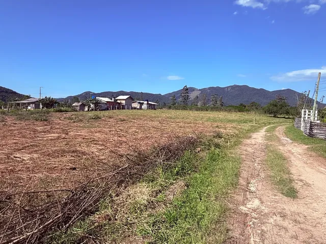 Terreno com 600m², à venda, no bairro Laranjal em Imaruí