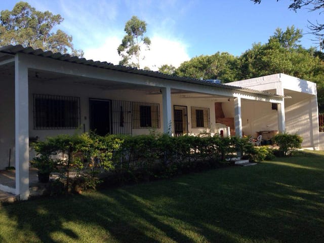 Sítio com 2300m² 2 quartos e 1 banheiro, à venda, no bairro Cézar de Souza em Mogi das Cruzes