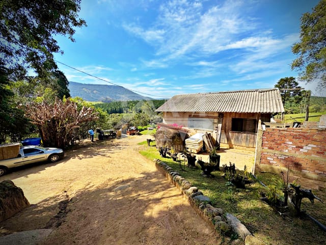 Sítio com 34762m² 1 quarto e 1 banheiro, à venda, no bairro Chapadão em Jaguariaíva