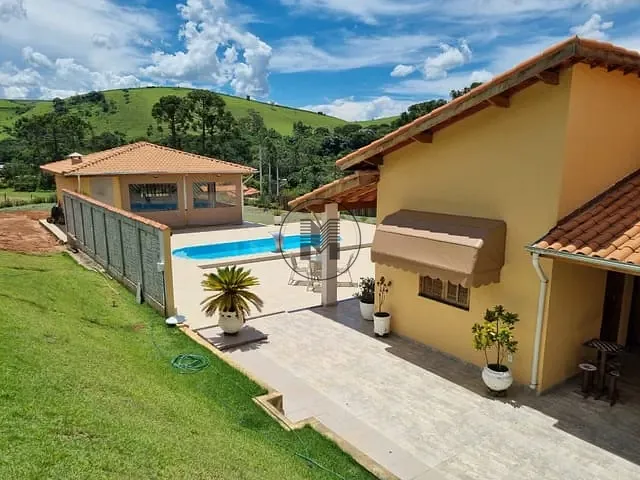 Sítio com 3000m² 3 quartos e 4 banheiros, à venda, no bairro Zona Rural em Cunha