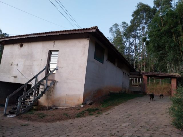 Sítio com 30000m² 2 quartos e 2 banheiros, à venda, no bairro Centro em Lagoinha