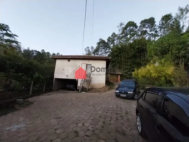 Sítio com 30000m² 2 quartos e 2 banheiros, à venda, no bairro Centro em Lagoinha