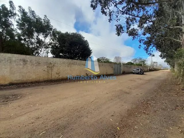 Sítio com 120m² 3 quartos e 2 banheiros, à venda, no bairro Lagoa das Flores em Vitória da Conquista