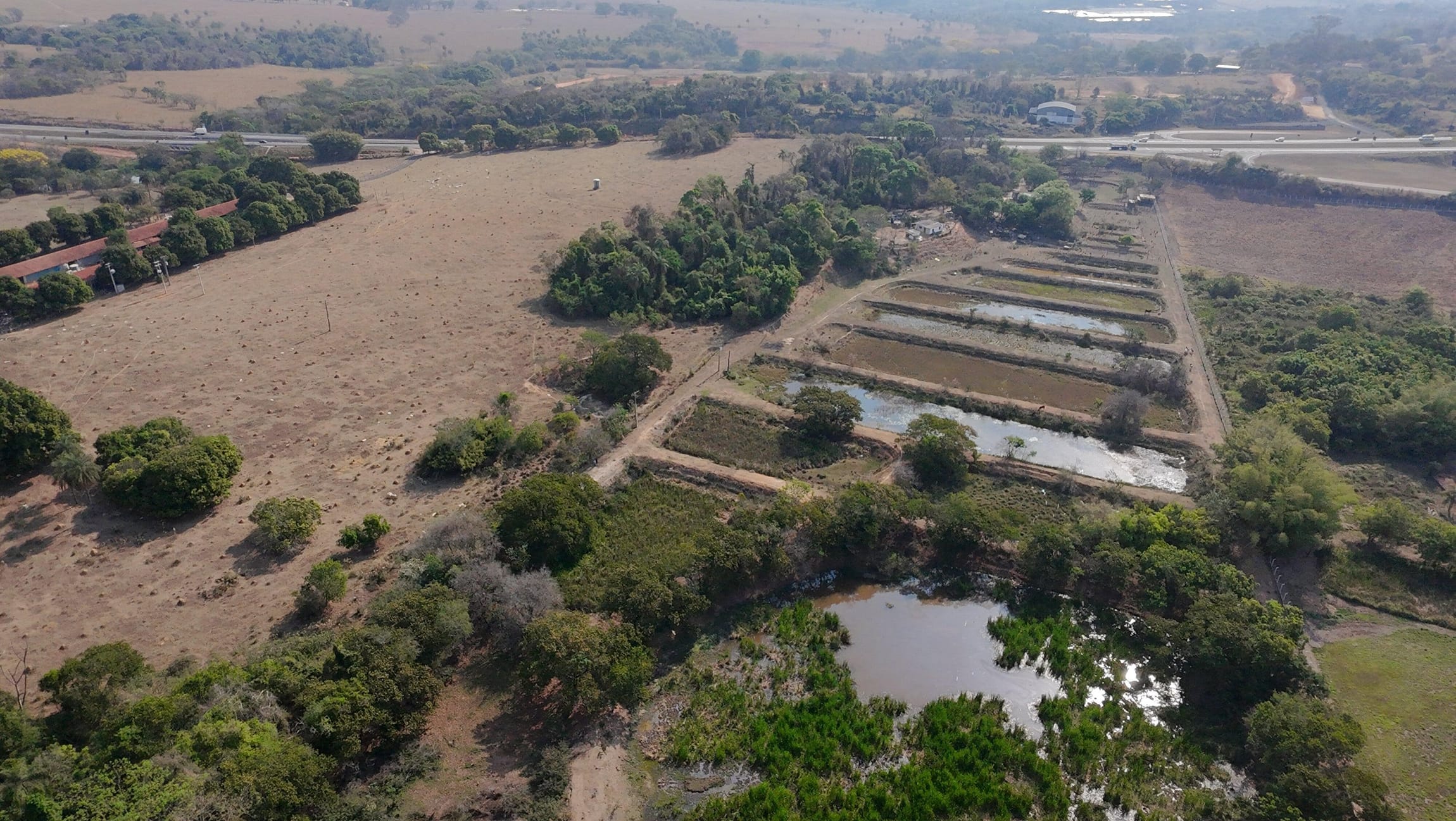 Chácara à venda com 2 quartos, 72600m² - Foto 2