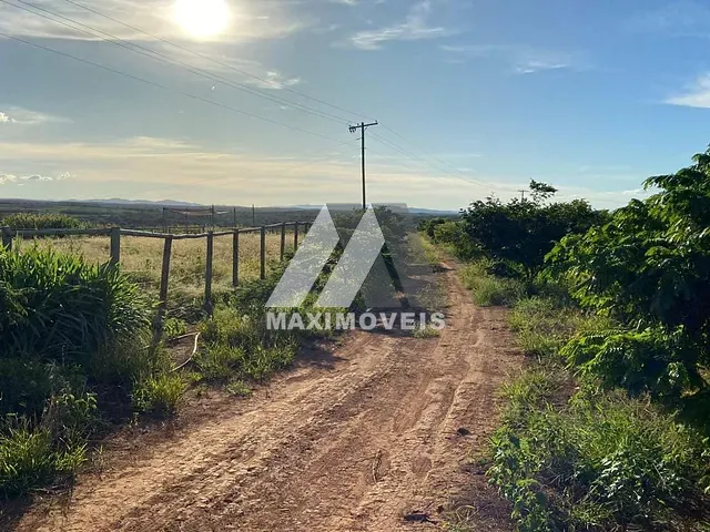 Sítio com 100000m² 1 quarto e 1 banheiro, à venda, no bairro Zona Rural em Araçuaí
