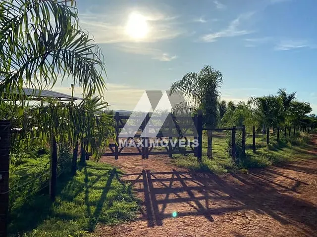 Sítio com 100000m² 1 quarto e 1 banheiro, à venda, no bairro Zona Rural em Araçuaí