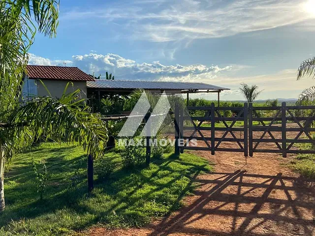 Sítio com 100000m² 1 quarto e 1 banheiro, à venda, no bairro Zona Rural em Araçuaí