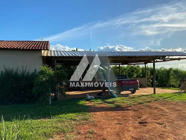 Sítio com 100000m² 1 quarto e 1 banheiro, à venda, no bairro Zona Rural em Araçuaí