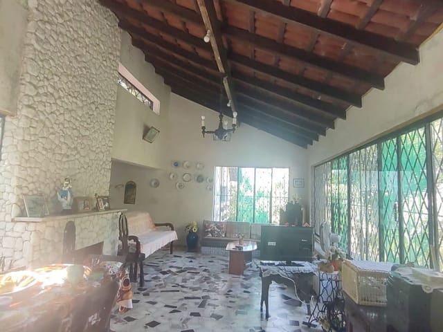 Sítio 5 quartos e 3 banheiros, à venda, no bairro Demetrio em Vassouras