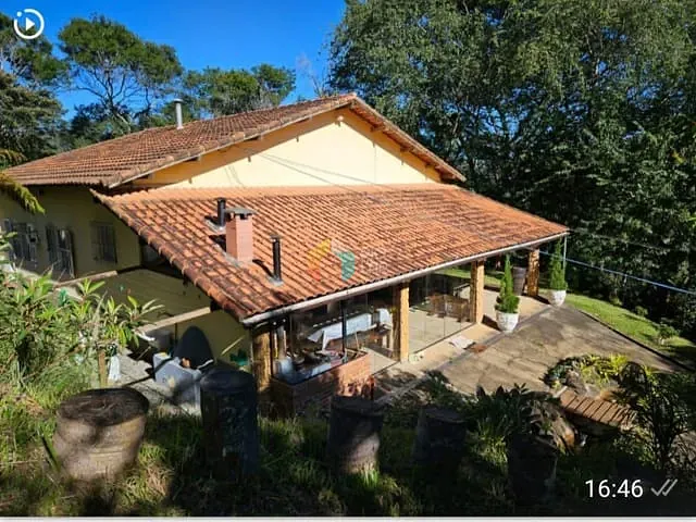 Sítio com 3750m² 4 quartos e 3 banheiros, à venda, no bairro Vale das Videiras em Petrópolis