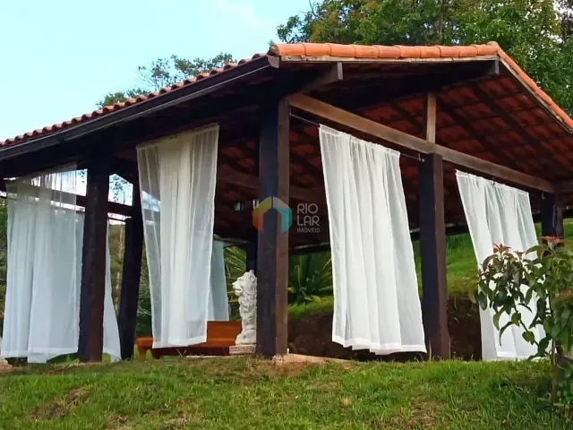 Sítio com 3750m² 4 quartos e 3 banheiros, à venda, no bairro Vale das Videiras em Petrópolis