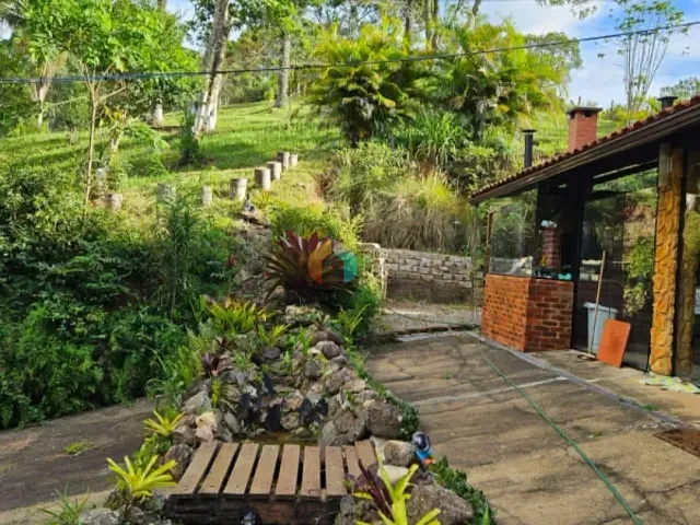 Sítio com 3750m² 4 quartos e 3 banheiros, à venda, no bairro Vale das Videiras em Petrópolis