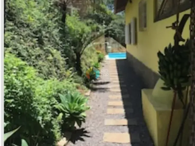 Sítio com 3750m² 4 quartos e 3 banheiros, à venda, no bairro Vale das Videiras em Petrópolis