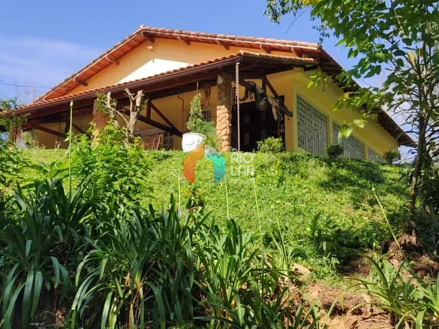 Sítio com 3750m² 4 quartos e 3 banheiros, à venda, no bairro Vale das Videiras em Petrópolis