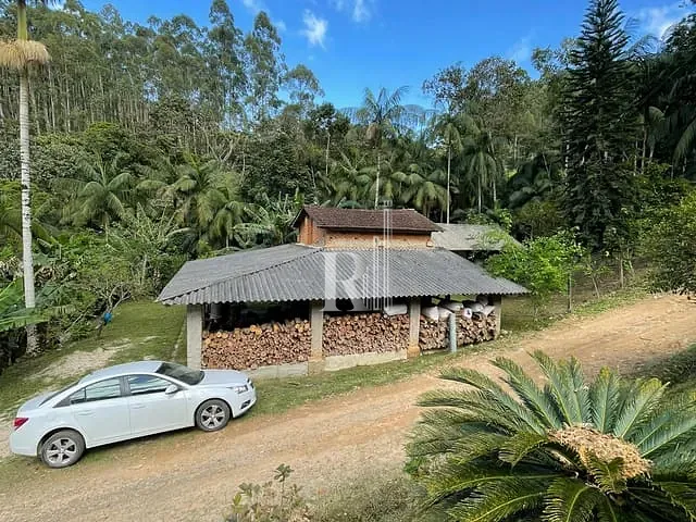 Sítio com 40000m² 3 quartos e 1 banheiro, à venda, no bairro Oliveira  em Tijucas