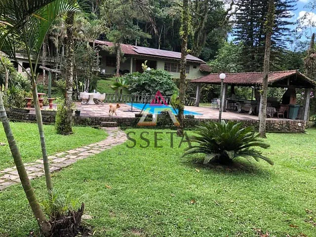 Sítio com 5960m² 8 quartos e 6 banheiros, à venda ou para alugar, no bairro Espinhaço em Guapimirim