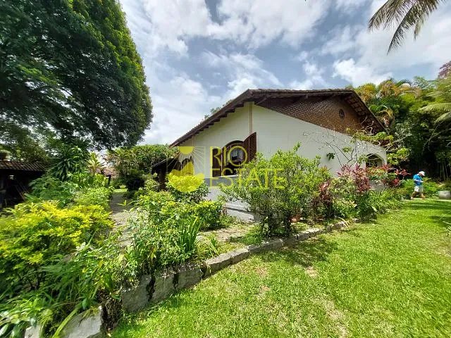 Sítio com 7500m² 3 quartos e 3 banheiros, à venda, no bairro Centro em Itatiaia