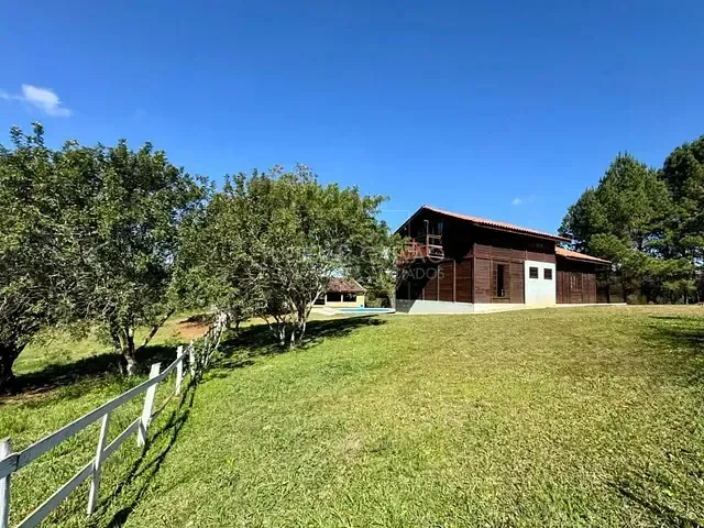 Sítio com 198m² 3 quartos e 2 banheiros, à venda, no bairro Shangrilá em Contenda
