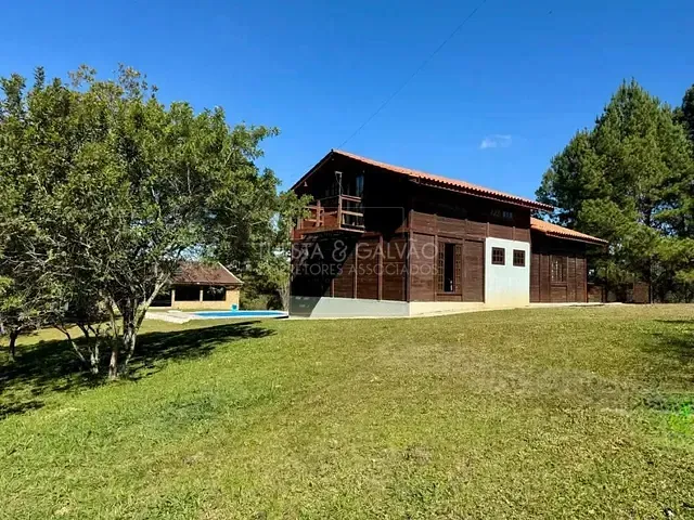 Sítio com 198m² 3 quartos e 2 banheiros, à venda, no bairro Shangrilá em Contenda