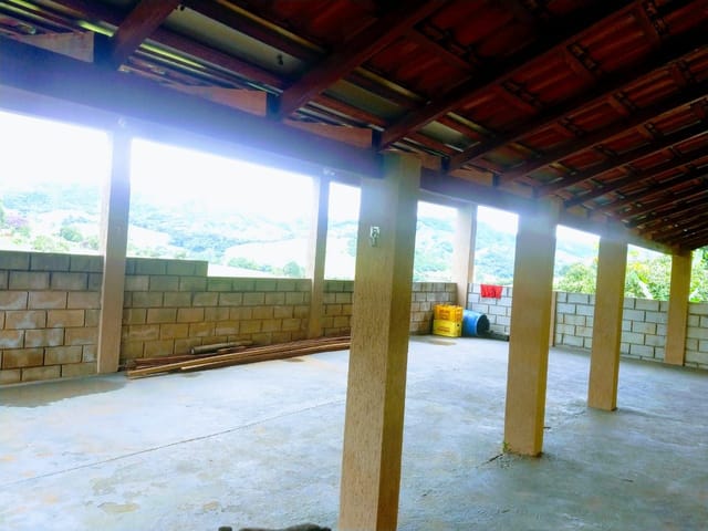 Sítio com 1400m², à venda, no bairro Água Comprida em Cambuí