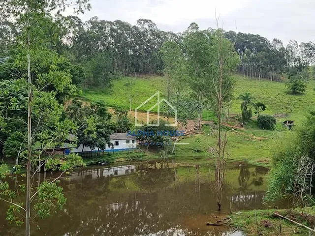 Sítio com 160m² 5 quartos e 1 banheiro, à venda, no bairro VERIFICAR em Lagoinha