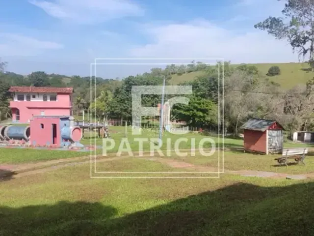 Sítio com 50000m² 10 quartos e 6 banheiros, à venda, no bairro Parada Modelo em Guapimirim