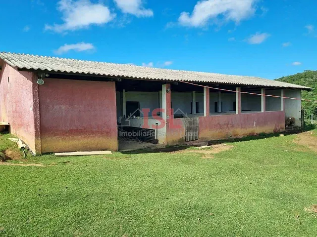 Sítio 3 quartos e 3 banheiros, à venda, no bairro Piai em Ibiúna