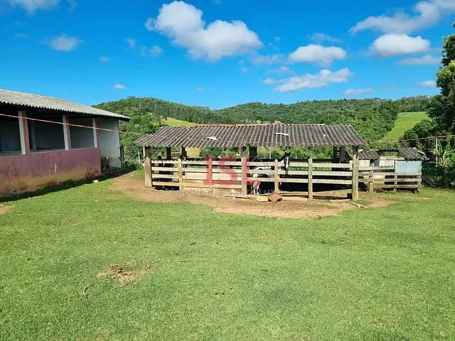 Sítio 3 quartos e 3 banheiros, à venda, no bairro Piai em Ibiúna